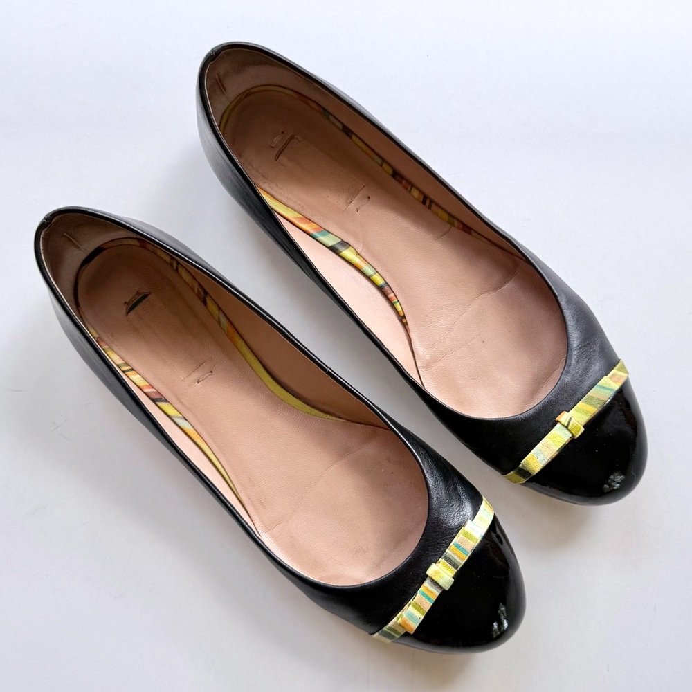 Paul Smith Black Leather Ballet Flats w/ Patent Cap Toe Multicolor Stripe Bow 38